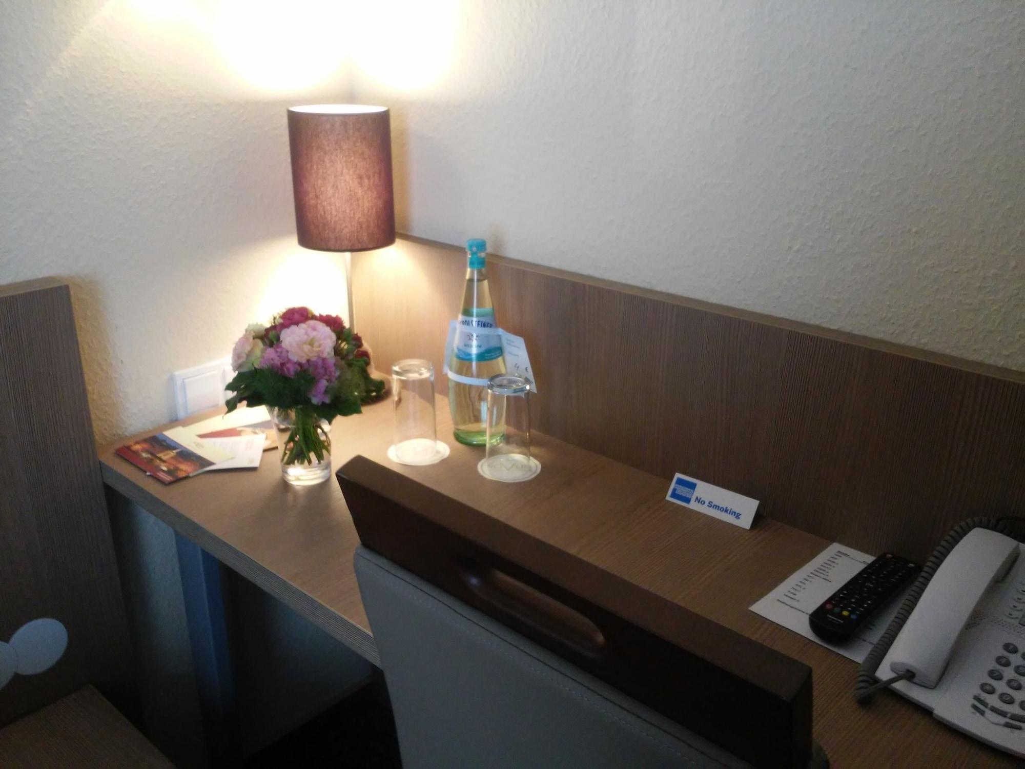 Novum Hotel Boulevard Stuttgart City Exteriör bild