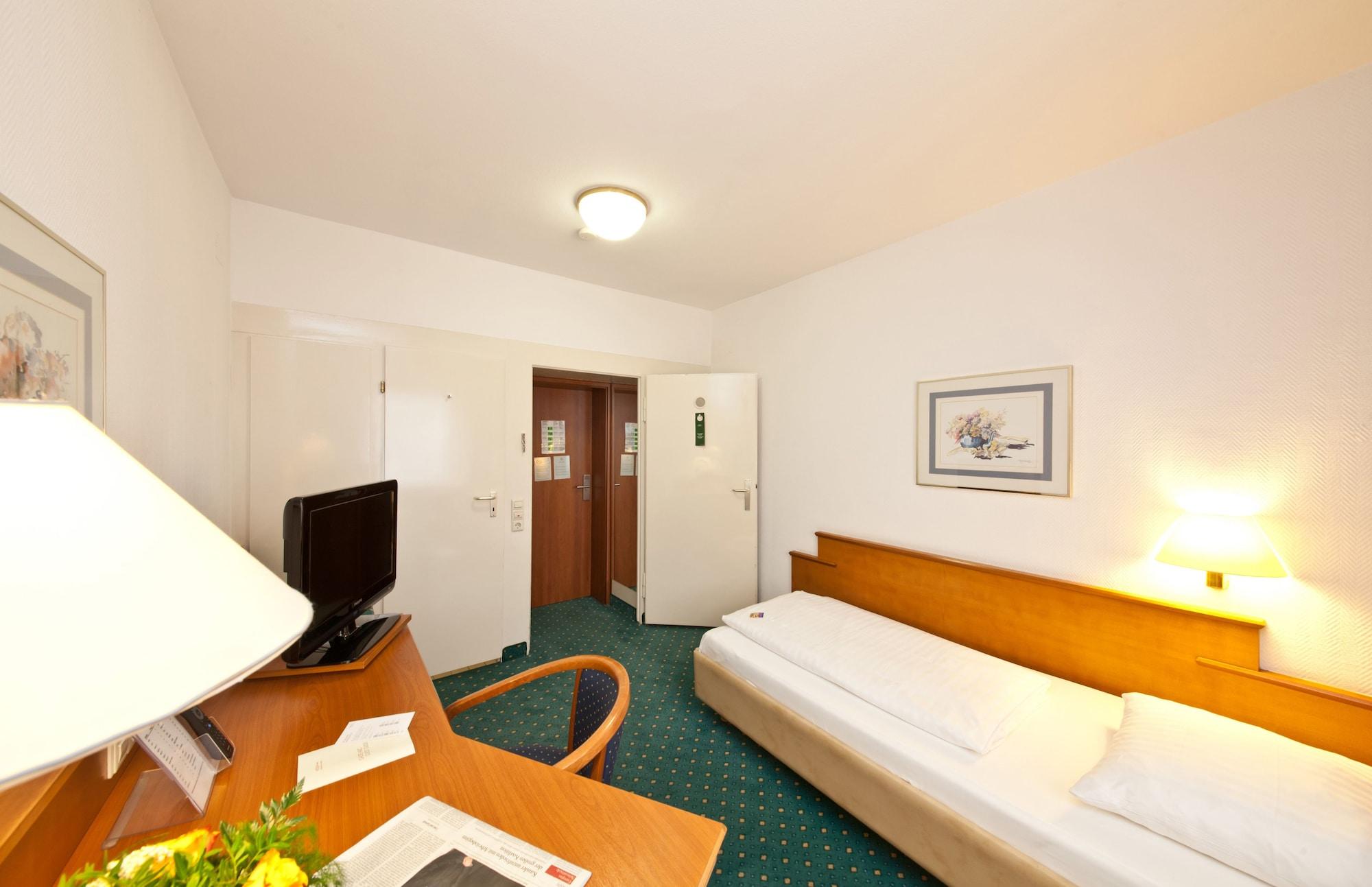 Novum Hotel Boulevard Stuttgart City Exteriör bild