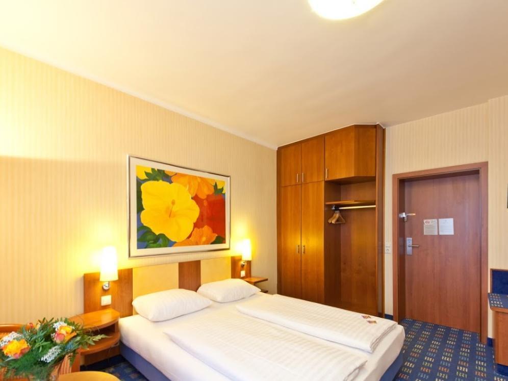 Novum Hotel Boulevard Stuttgart City Exteriör bild