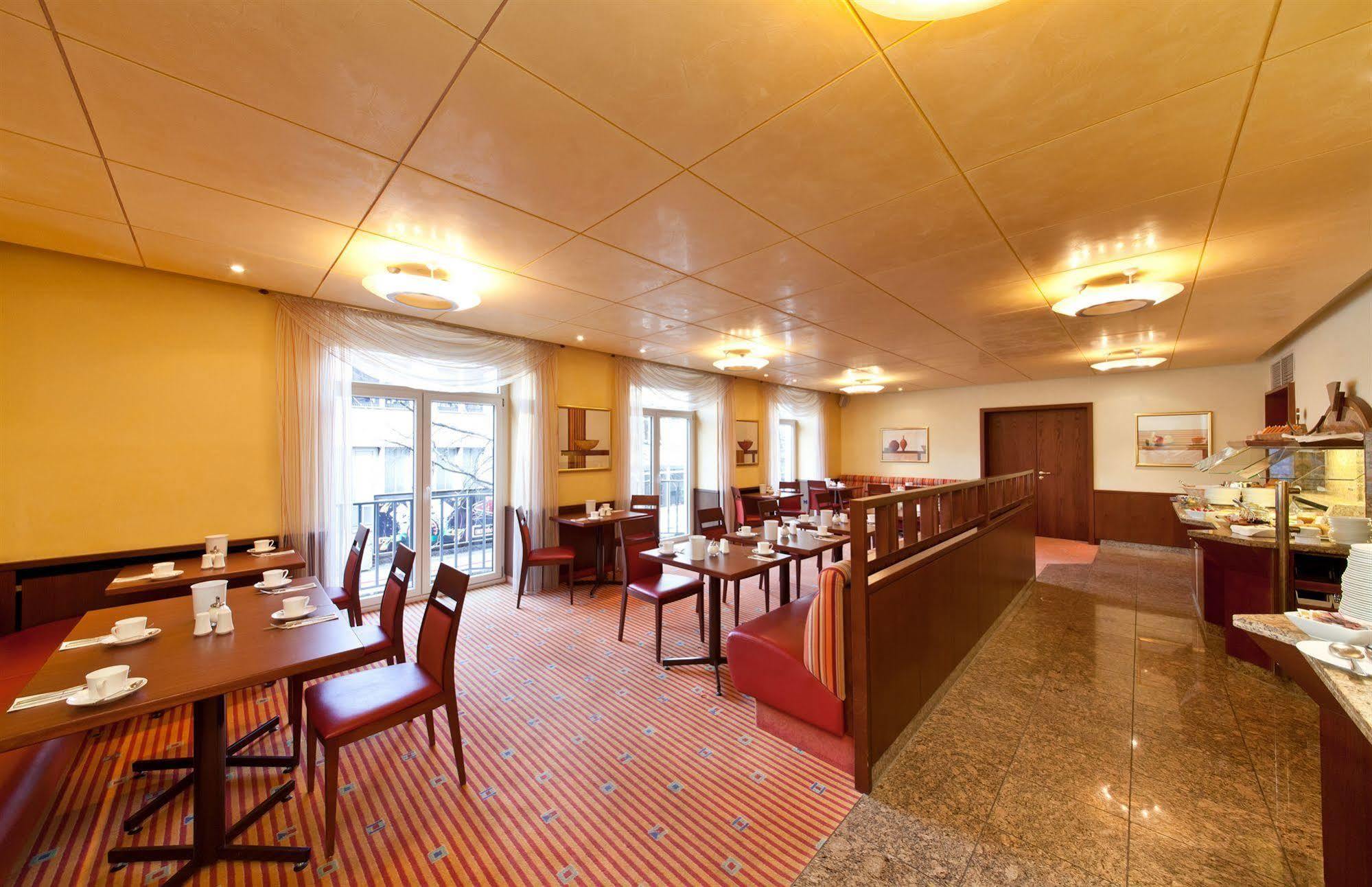 Novum Hotel Boulevard Stuttgart City Exteriör bild
